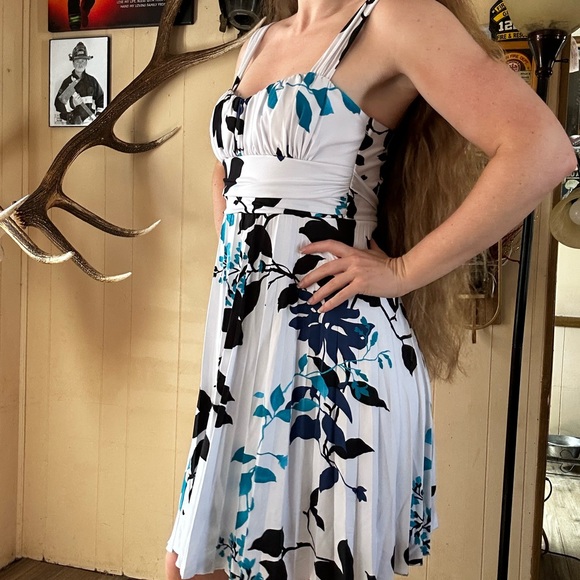 Floral Print Women's White Midi Dress - Picture 1 of 7